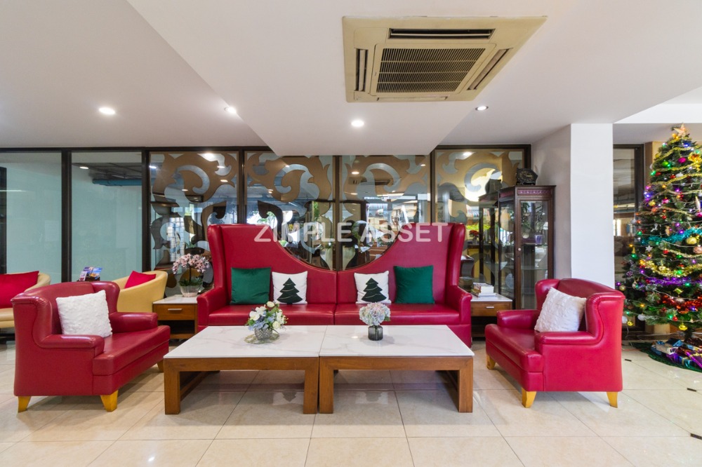 For RentBangna, Bearing, Lasalle : Residence for Rent in Bangna, Fully equipped with convenient amenities, located close to Bangkok Patana School and not far from BTS Bearing. Small pets are allowed.