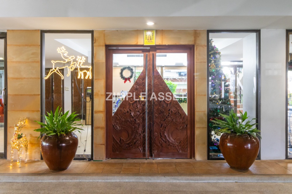 For RentBangna, Bearing, Lasalle : Residence for Rent in Bangna, Fully equipped with convenient amenities, located close to Bangkok Patana School and not far from BTS Bearing. Small pets are allowed.