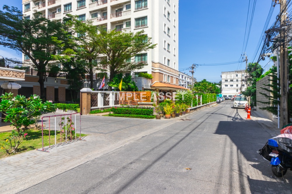 For RentBangna, Bearing, Lasalle : Residence for Rent in Bangna, Fully equipped with convenient amenities, located close to Bangkok Patana School and not far from BTS Bearing. Small pets are allowed.