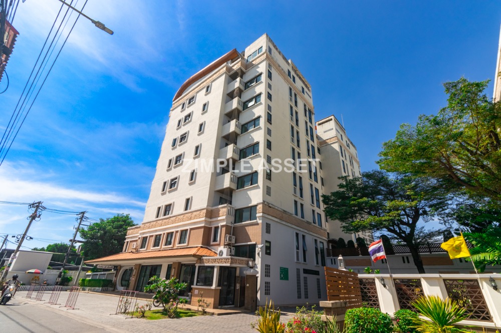 For RentBangna, Bearing, Lasalle : Residence for Rent in Bangna, Fully equipped with convenient amenities, located close to Bangkok Patana School and not far from BTS Bearing. Small pets are allowed.