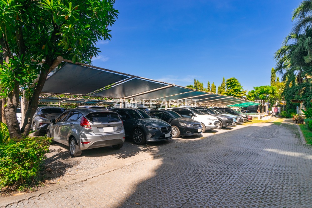 For RentBangna, Bearing, Lasalle : Residence for Rent in Bangna, Fully equipped with convenient amenities, located close to Bangkok Patana School and not far from BTS Bearing. Small pets are allowed.