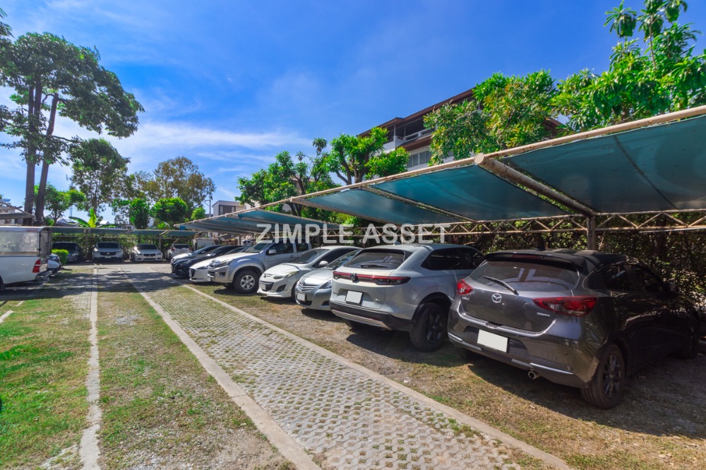 For RentBangna, Bearing, Lasalle : Residence for Rent in Bangna, Fully equipped with convenient amenities, located close to Bangkok Patana School and not far from BTS Bearing. Small pets are allowed.