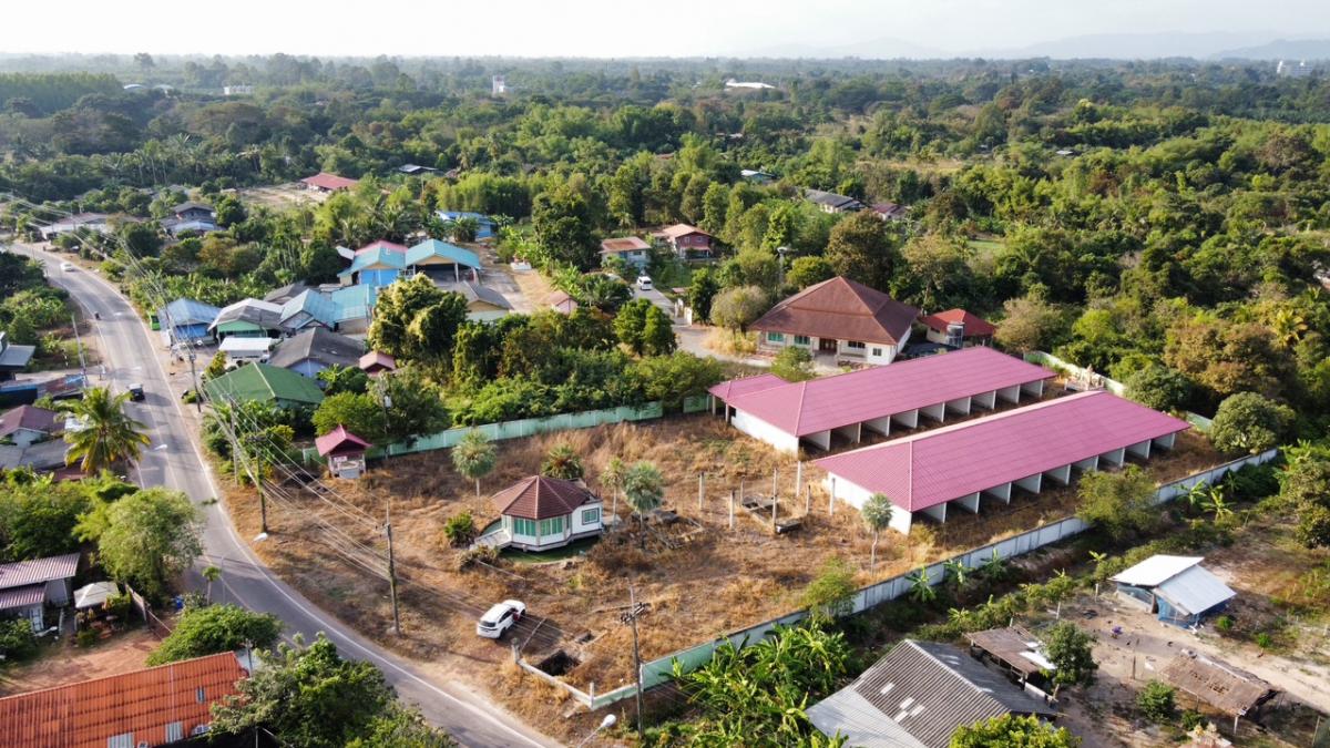 ขายกิจการโรงแรม & กิจการอพาร์ตเมนต์ปราจีนบุรี : ขายที่ดินพร้อมอาคารโรงแรม/ที่พัก 18 ห้อง พร้อมสำนักงานขายอยู่ระหว่างการก่อสร้างเกือบแล้วเสร็จประมาณ 65% ทางเข้าบ้านเกาะยายสาว ต.บ้านพระ อ.เมืองปราจีนบุรี