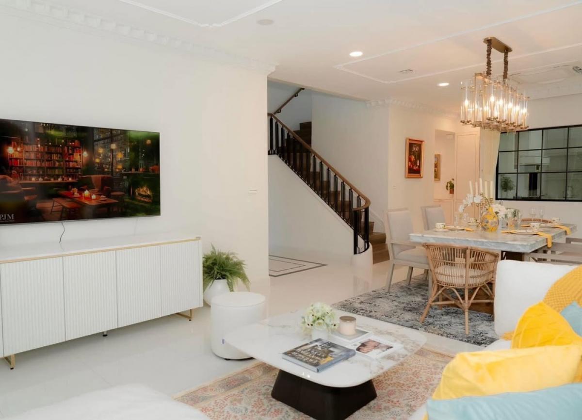 For SaleHousePattanakan, Srinakarin : House for sale, Nantawan Rama 9, Bangkok, new cut, size 302 Sq.m, 4 bed, 5 bath, 39,000,000, contact 086-795-9997 (Jimmy)