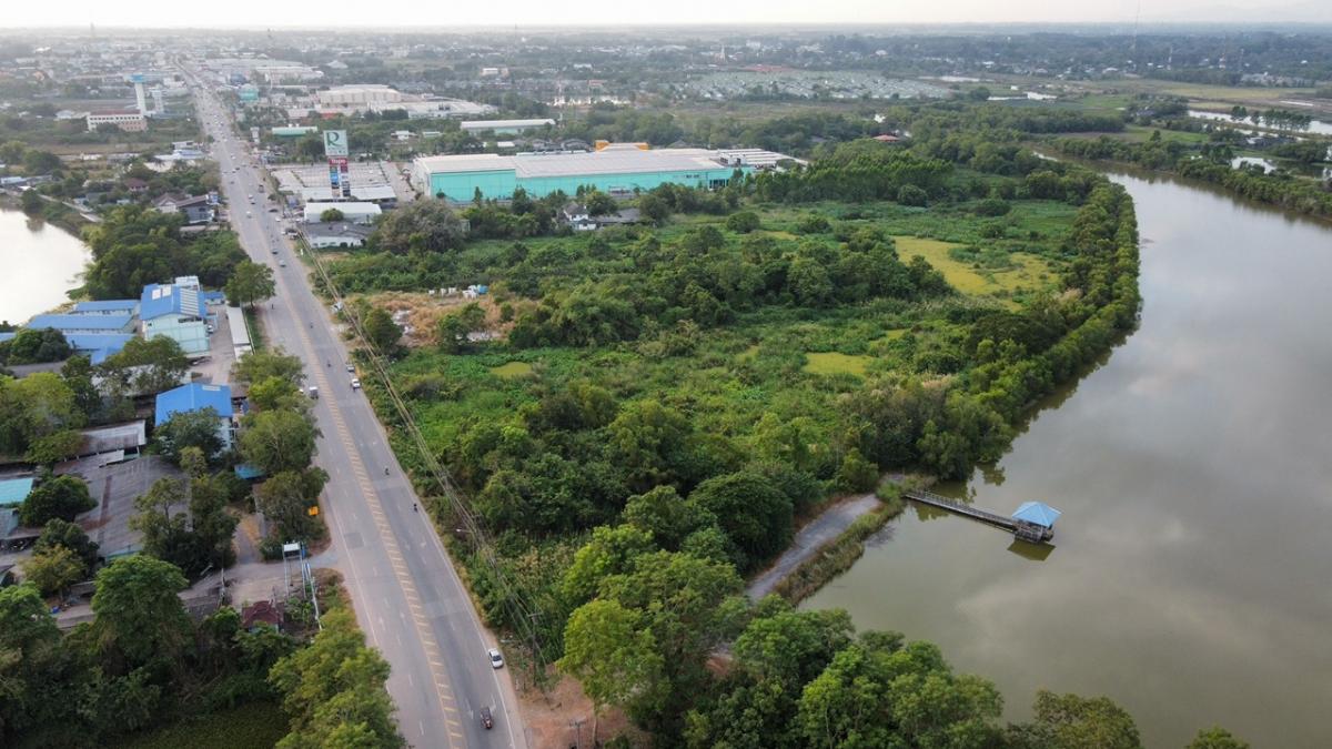 ขายที่ดินปราจีนบุรี : ขายที่ดิน 11 ไร่ 3 งาน 22 ตร.วา เลยโรบินสันปราจีนบุรี 300 เมตร ติดถนนปราจีนตคาม หน้ากว้าง 160 เมตร