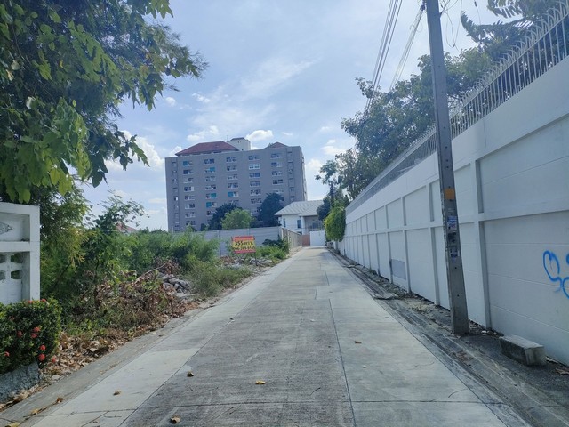 ขายที่ดินพระราม 5 ราชพฤกษ์ บางกรวย : ขายที่ดินเปล่า 355 ตรว. ซ.ติวานนท์ 44 แยก 2 ที่ดินทรงสวยเหมาะกับปลูกบ้านพักอาศัย