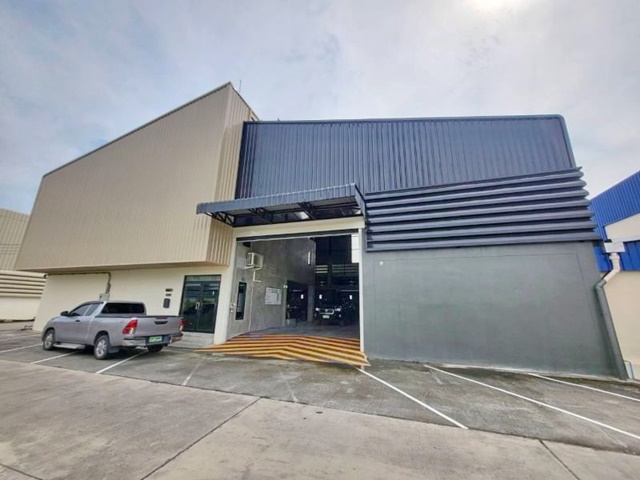 For RentWarehousePattaya, Bangsaen, Chonburi : The Cheapest Warehouse office 2 -storey Robinson Chonburi Amata 1.4 km. 4 bath 2 a/c Rattanakorn Mar