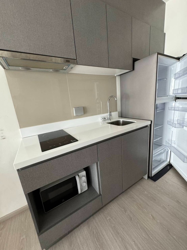 For SaleCondoRama9, Petchburi, RCA : ★Very special price at 4.6 million. Beautiful room, lower price than the market, complete common area ★Ready to move in, near food sources, very convenient transportation★ @Rhythm Asoke2