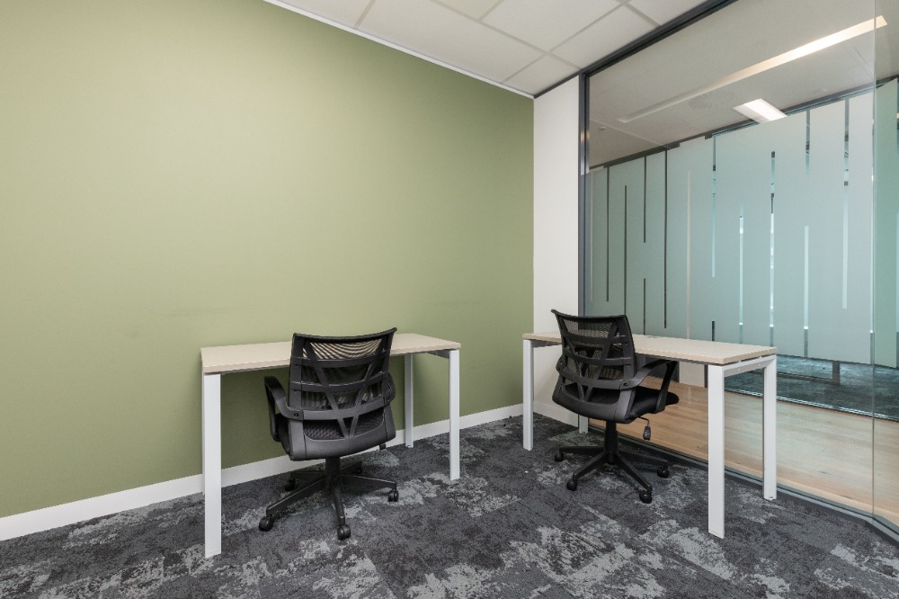 ให้เช่าสยาม จุฬา สามย่าน : Private office space for 3 persons in Regus Central Tower