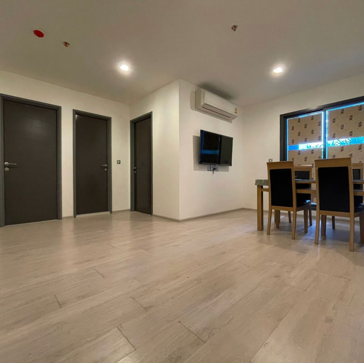 For RentCondoRatchathewi,Phayathai : 📌 Rare room! Fully furnished, ready to move in at a great price 📌Rhythm Rangnam 1 bedroom, 1 bathroom, only 22,000 baht/month! 💥 This price is the best value in the project. Hurry! 📞 Call: 086-746-8882 (K. Cooper)