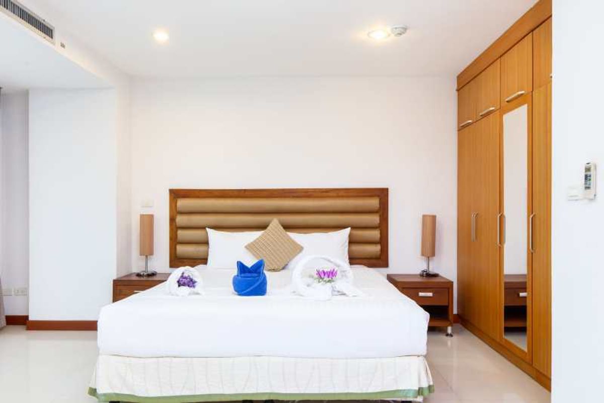 For RentBangna, Bearing, Lasalle : Residence for Rent in Bangna, Fully equipped with convenient amenities, located close to Bangkok Patana School and not far from BTS Bearing. Small pets are allowed.