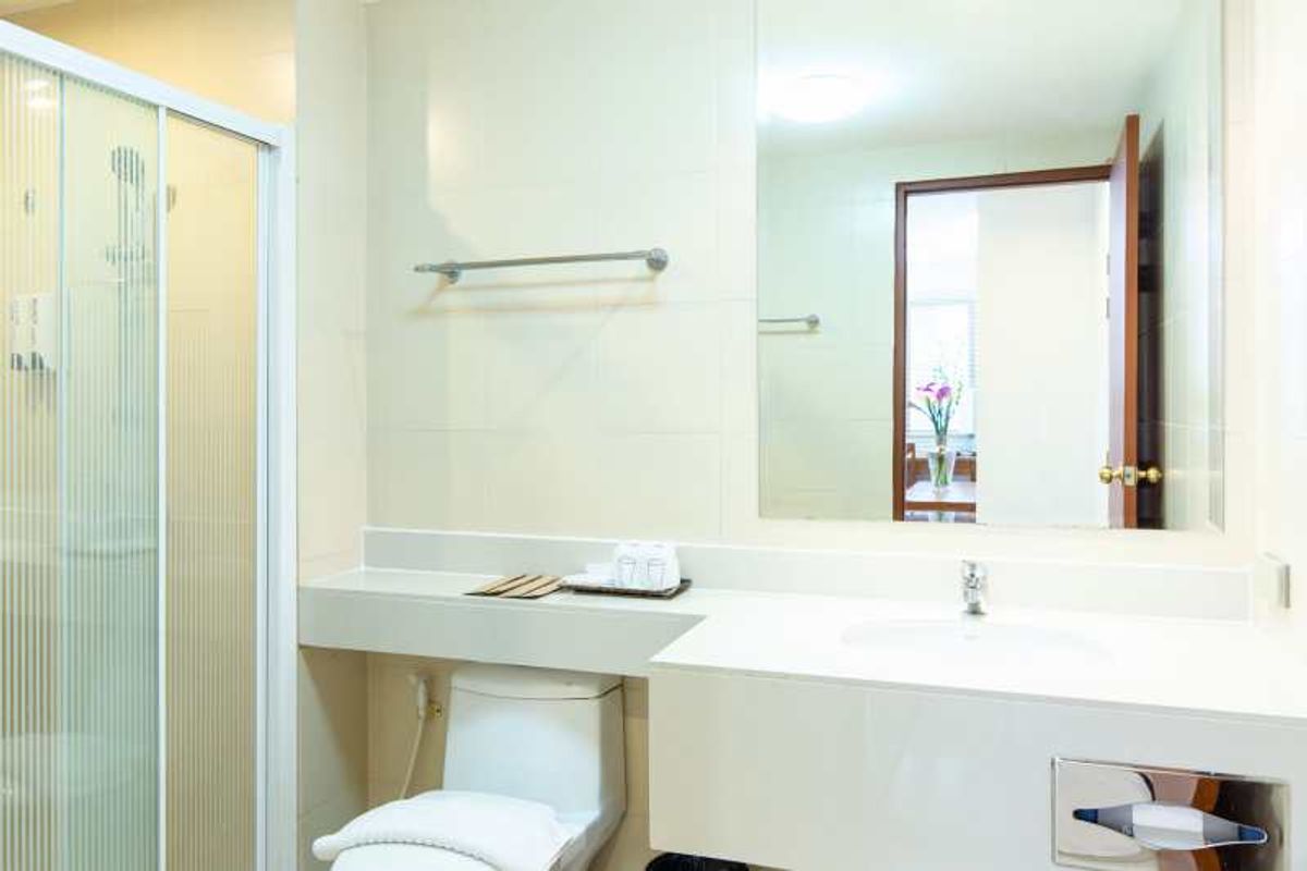 For RentBangna, Bearing, Lasalle : Residence for Rent in Bangna, Fully equipped with convenient amenities, located close to Bangkok Patana School and not far from BTS Bearing. Small pets are allowed.