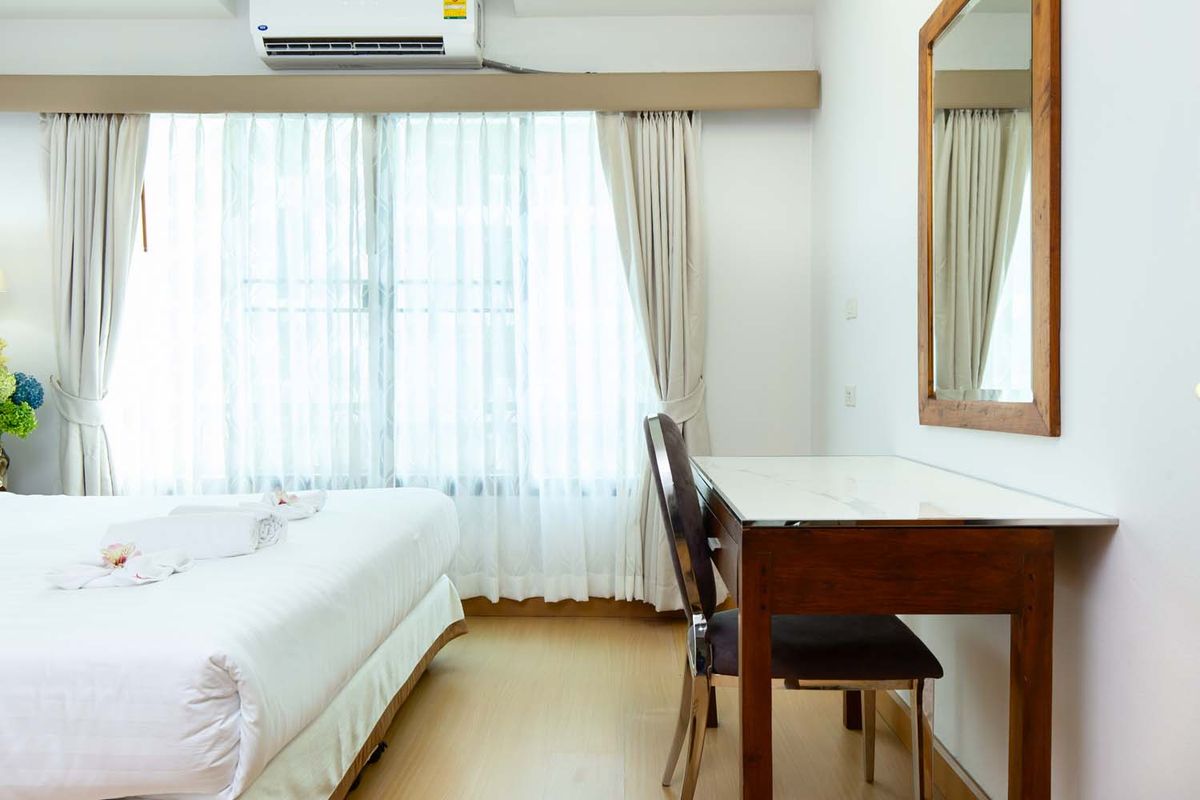 For RentBangna, Bearing, Lasalle : Residence for Rent in Bangna, Fully equipped with convenient amenities, located close to Bangkok Patana School and not far from BTS Bearing. Small pets are allowed.