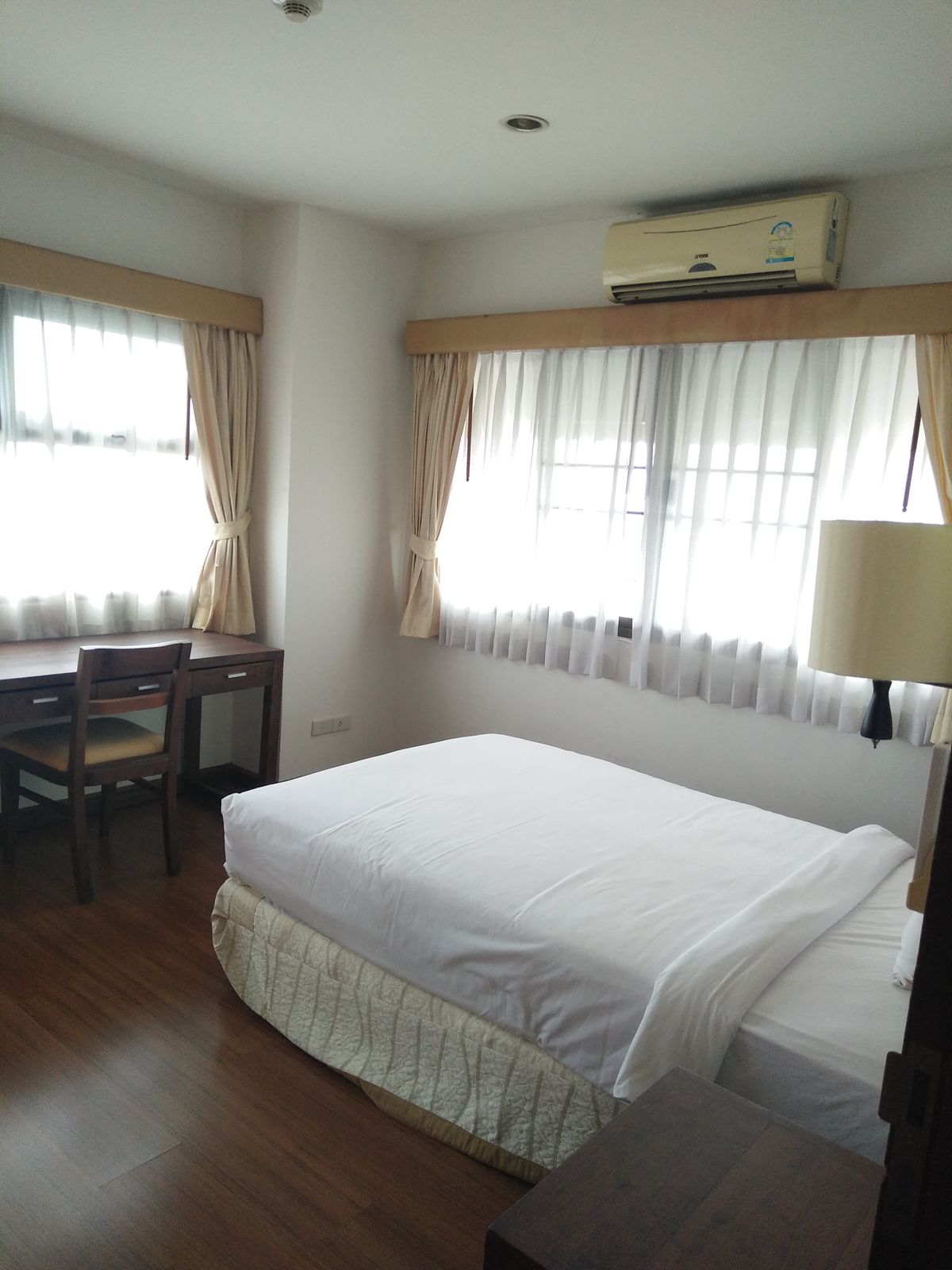 For RentBangna, Bearing, Lasalle : Residence for Rent in Bangna, Fully equipped with convenient amenities, located close to Bangkok Patana School and not far from BTS Bearing. Small pets are allowed.