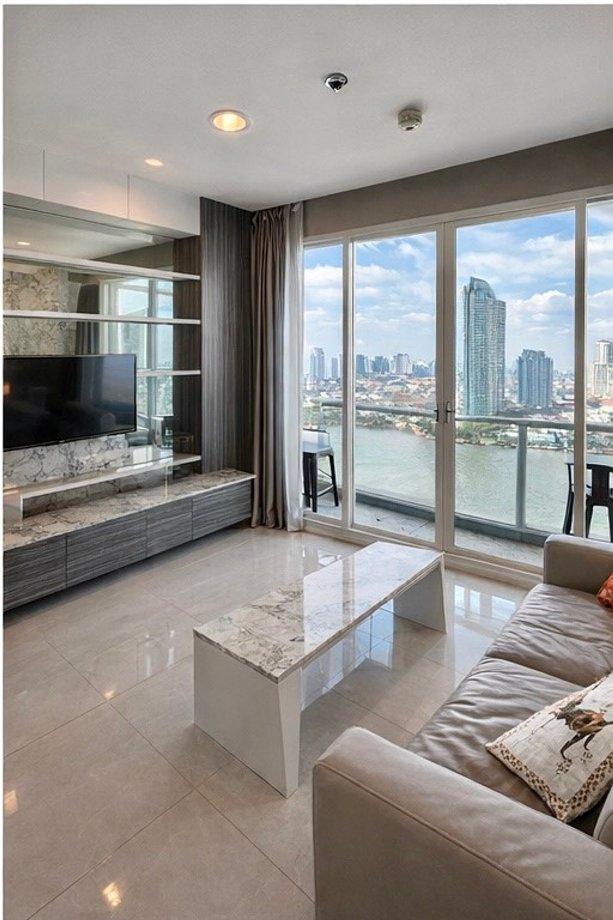 ขายคอนโดสาทร นราธิวาส : ขายถูกที่สุดในโครงการ  🏙️ Menam Residences (แม่น้ำ เรสซิเดนท์)  คอนโดหรูติดแม่น้ำเจ้าพระยา วิวโค้งน้ำสวยมาก 🌊✨