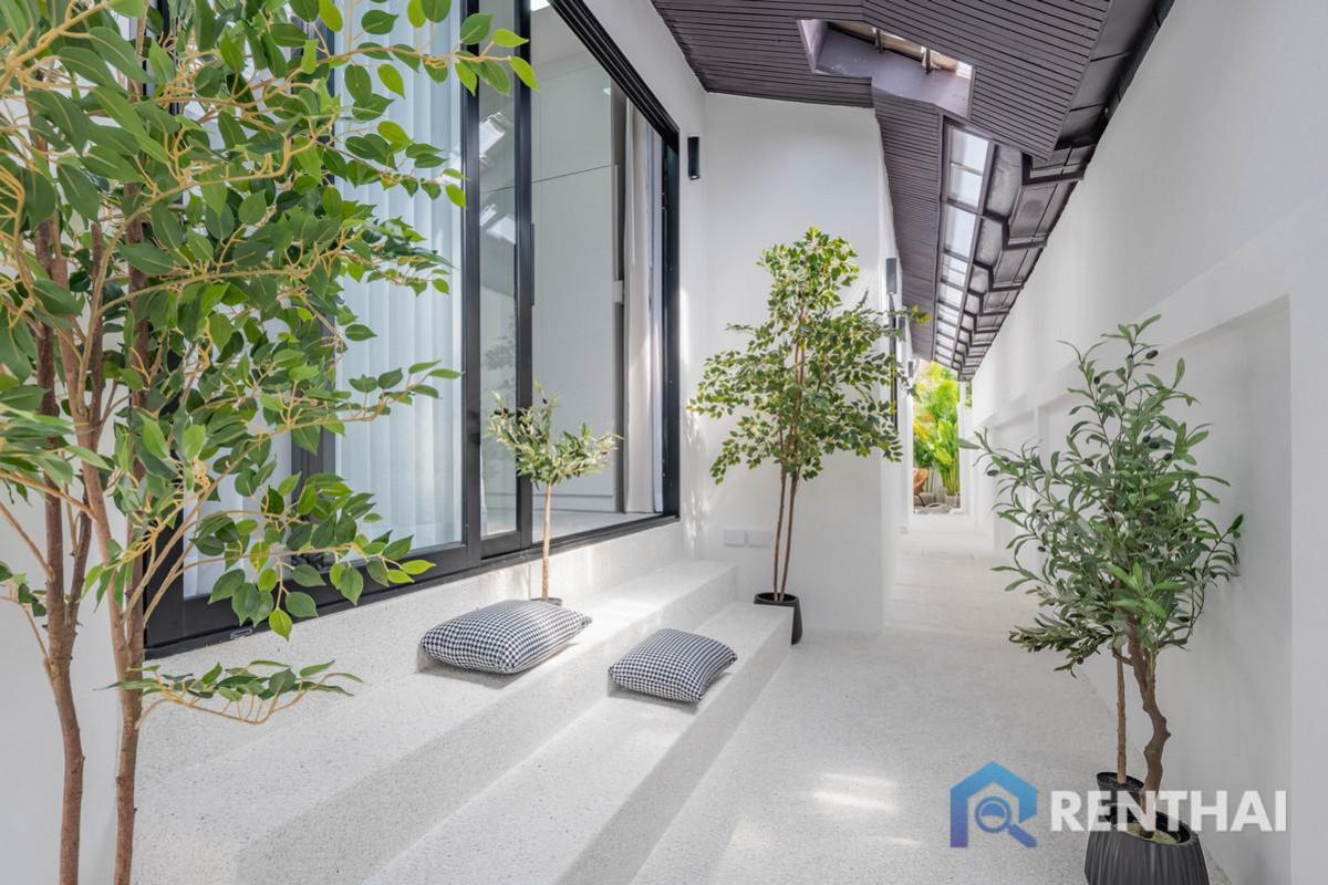 ขายพัทยา บางแสน ชลบุรี สัตหีบ : บ้านพูลวิลล่า 5 ห้องนอน ในพัทยา