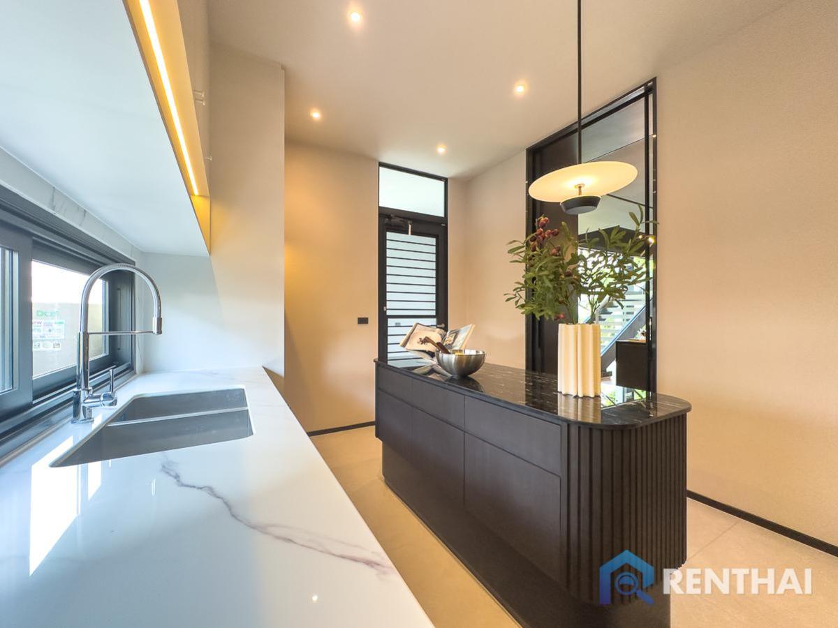 For SaleHousePattaya, Bangsaen, Chonburi : Luxury living in Pattaya