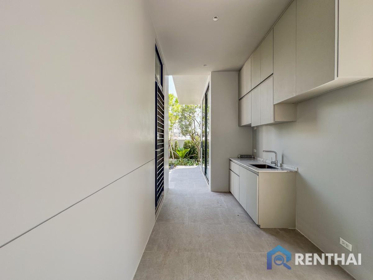 For SaleHousePattaya, Bangsaen, Chonburi : Embark on your retirement journey in Contemporary Luxury style