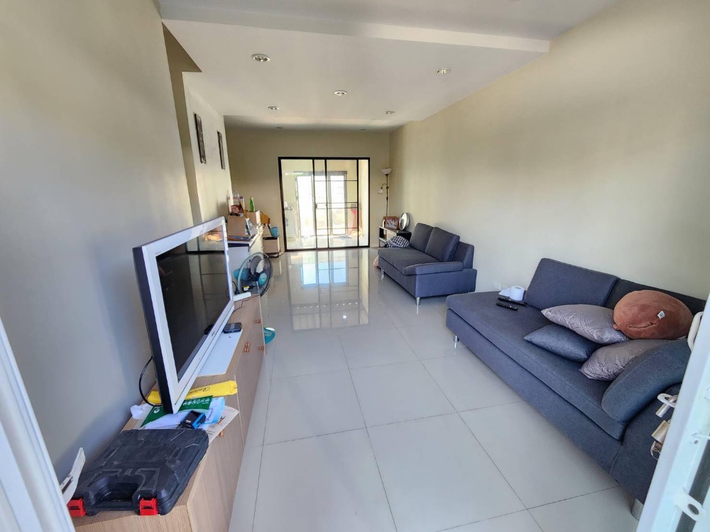 For SaleTownhomePattanakan, Srinakarin : P-2660 For sale! The Connect Phatthanakan 38, ready to move in, convenient transportation, multiple entrances and exits