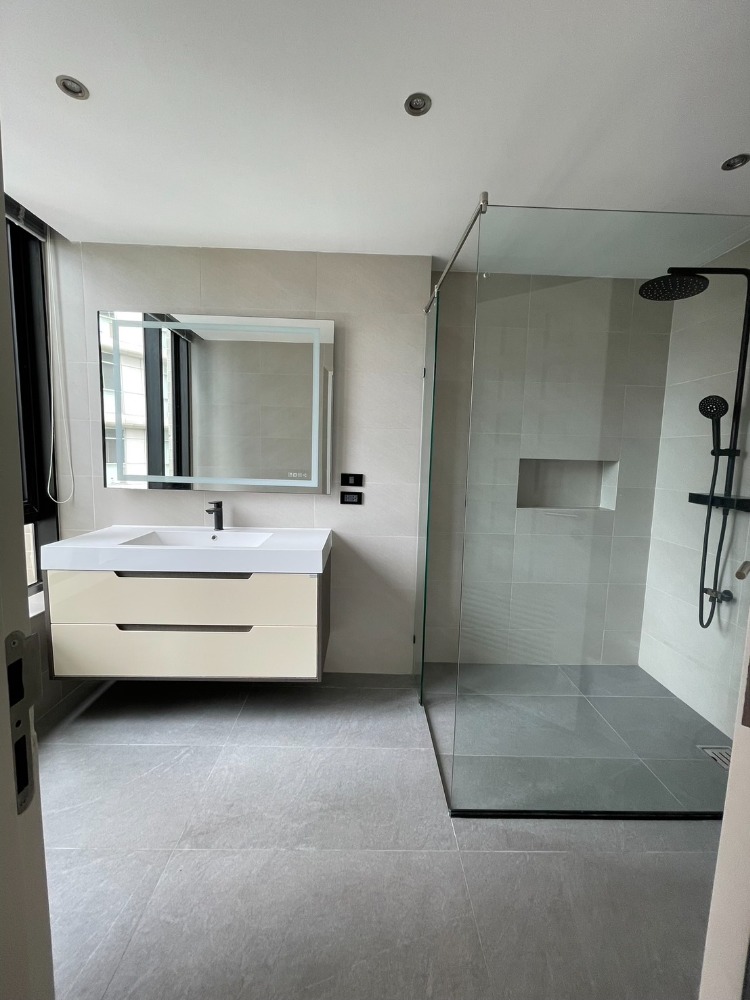 For RentCondoSathorn, Narathiwat : Baan Piya Sathorn【𝐑𝐄𝐍𝐓】🔥Condo with classic design that combines modernity with spacious space in the heart of the city🔥 Contact Line ID: @hacondo