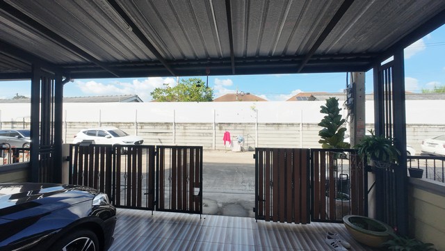 ขายทาวน์โฮมลาดกระบัง สุวรรณภูมิ : โกลเด้น ทาวน์ อ่อนนุช พัฒนาการ ทาวน์เฮาส์ สุดหรู แต่งครบ ออกแบบด้วยความใส่ใจในรายละเอียด พร้อมให้คุณได้สัมผัส ในสิ่งที่ทาวน์เฮาส์ทั่วไปไม่มี #พัฒนาการ #อ่อนนุช