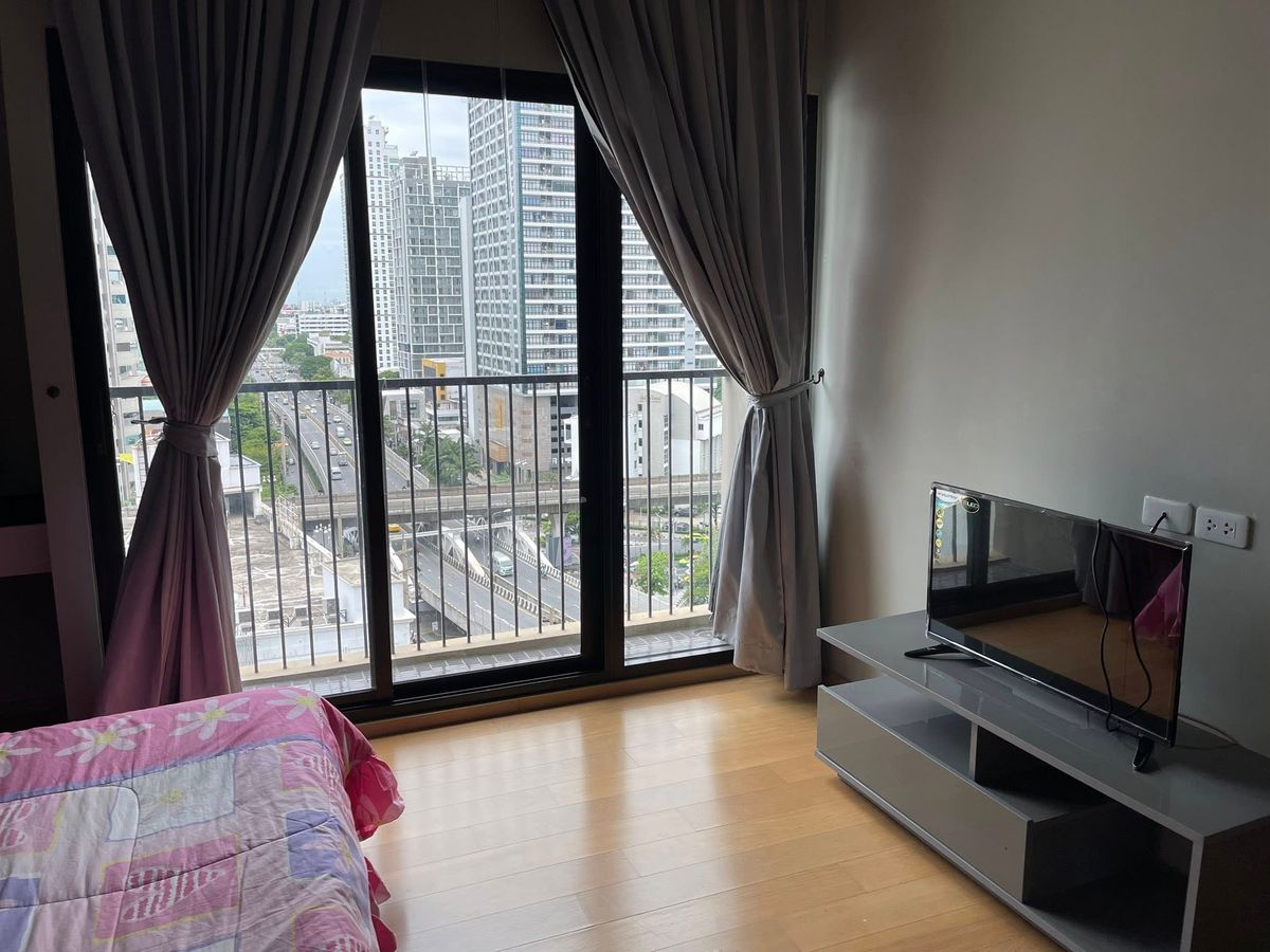 For RentCondoRatchathewi,Phayathai : ✨ Large room, good price, prime location, best value! ✨ Noble Revent 1 bedroom, 1 bathroom, only 22,000 baht/month 📞 Call: 086-746-8882 (K. Cooper)