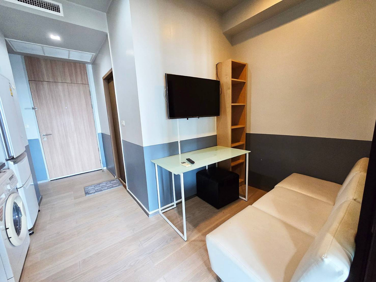 For RentCondoRatchathewi,Phayathai : ✨ Large room, good price, prime location, best value! ✨ Noble Revent 1 bedroom, 1 bathroom, only 22,000 baht/month 📞 Call: 086-746-8882 (K. Cooper)