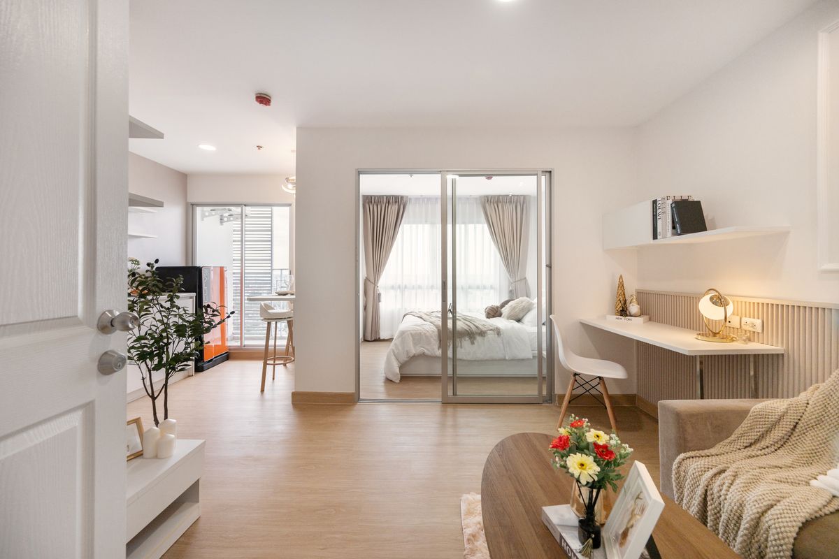 For SaleCondoPinklao, Charansanitwong : 🔥 Sell The Trust Pinklao 🔥 The Trust Residence Pinklao, 20th floor, see the river The whole new renovation of the room Decorated with a working desk corner The furniture is ready. The price can be 100 %. I like bargaining rooms. Free transfer until the en
