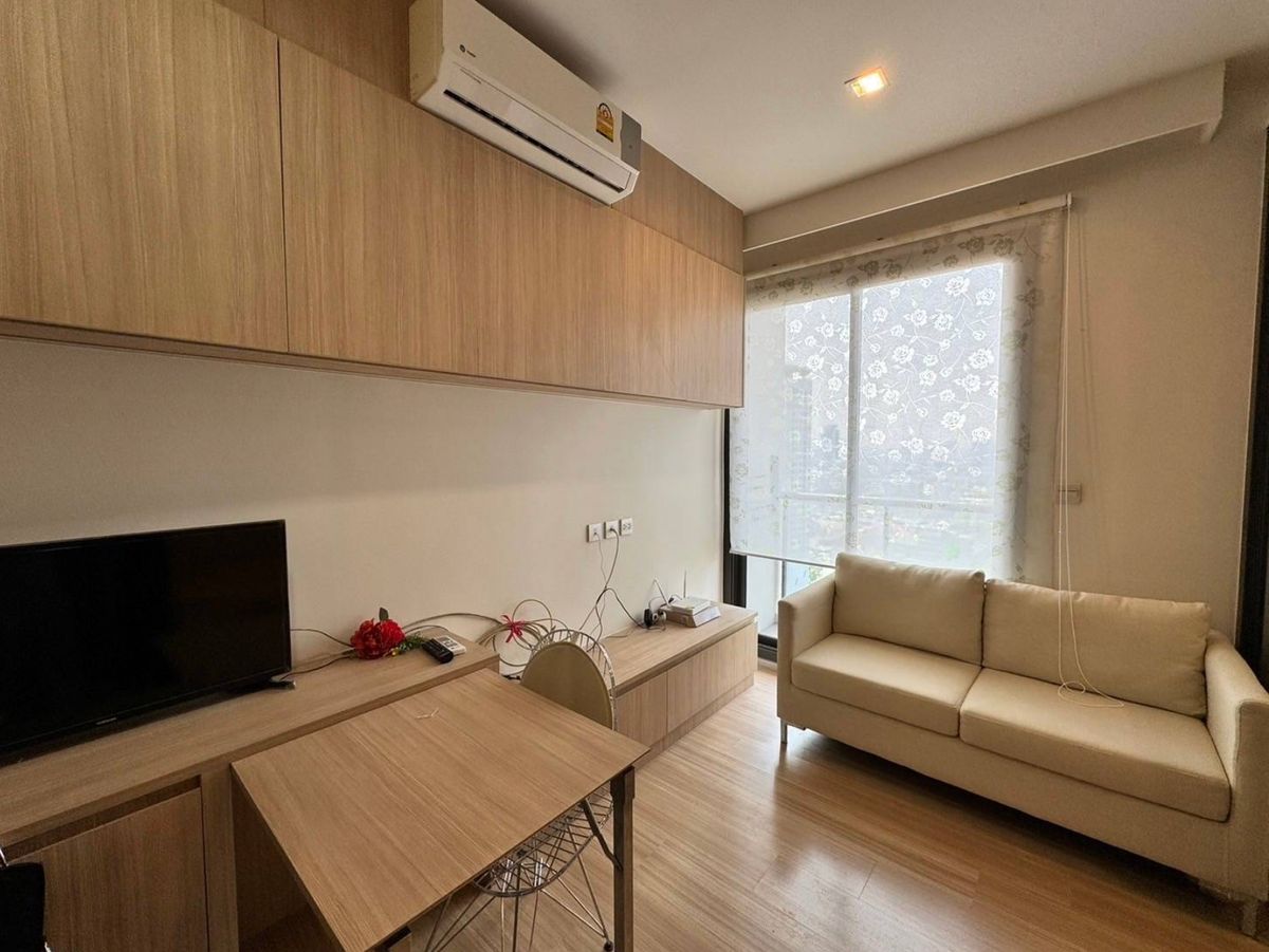 For RentCondoSapankwai,Jatujak : 🐶 Pet Friendly, large room, very good price! Very rare room, hurry and book now! 🐶M Jatujak, 2 bedrooms, 2 bathrooms, only 33,000 baht/month! 📞 Call: 086-746-8882 (K. Cooper)