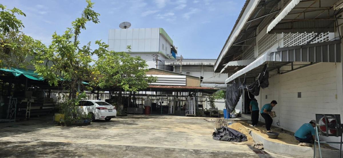 ขายโรงงานสมุทรปราการ สำโรง : Factory for sale with Factory license certification on title deeds 14-2-78 Rai (5,878 SQWA.,) on Sumut Prakarn, THAILAND.