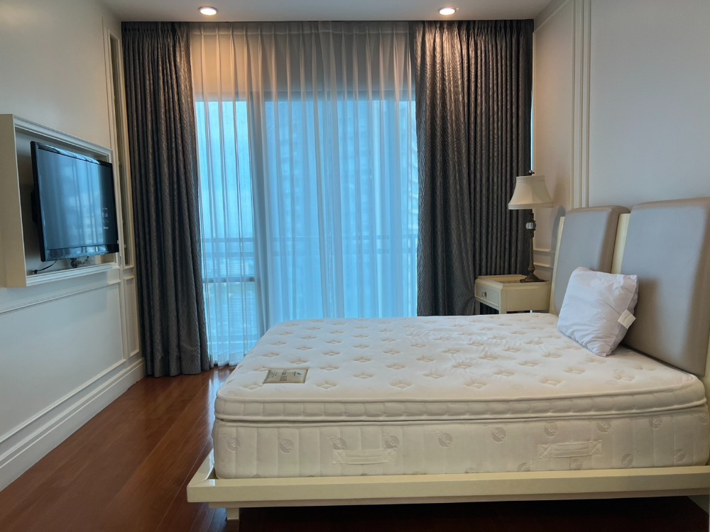 For SaleCondoSukhumvit, Asoke, Thonglor : The most beautiful view in the building!!! High floor, very beautiful room, view of the Chao Phraya River and Bang Krachao Park✨Bright 24✨3 bedrooms, 3 bathrooms, size 162.16 sq m, near BTS Phrom Phong Tel.0982645161