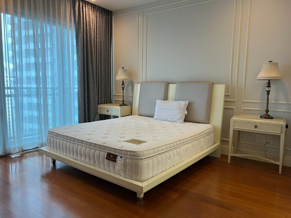 For SaleCondoSukhumvit, Asoke, Thonglor : The most beautiful view in the building!!! High floor, very beautiful room, view of the Chao Phraya River and Bang Krachao Park✨Bright 24✨3 bedrooms, 3 bathrooms, size 162.16 sq m, near BTS Phrom Phong Tel.0982645161