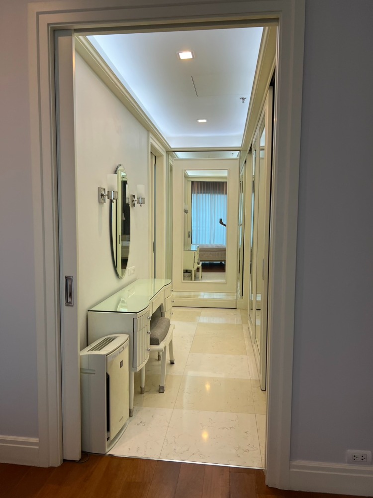 For SaleCondoSukhumvit, Asoke, Thonglor : The most beautiful view in the building!!! High floor, very beautiful room, view of the Chao Phraya River and Bang Krachao Park✨Bright 24✨3 bedrooms, 3 bathrooms, size 162.16 sq m, near BTS Phrom Phong Tel.0982645161