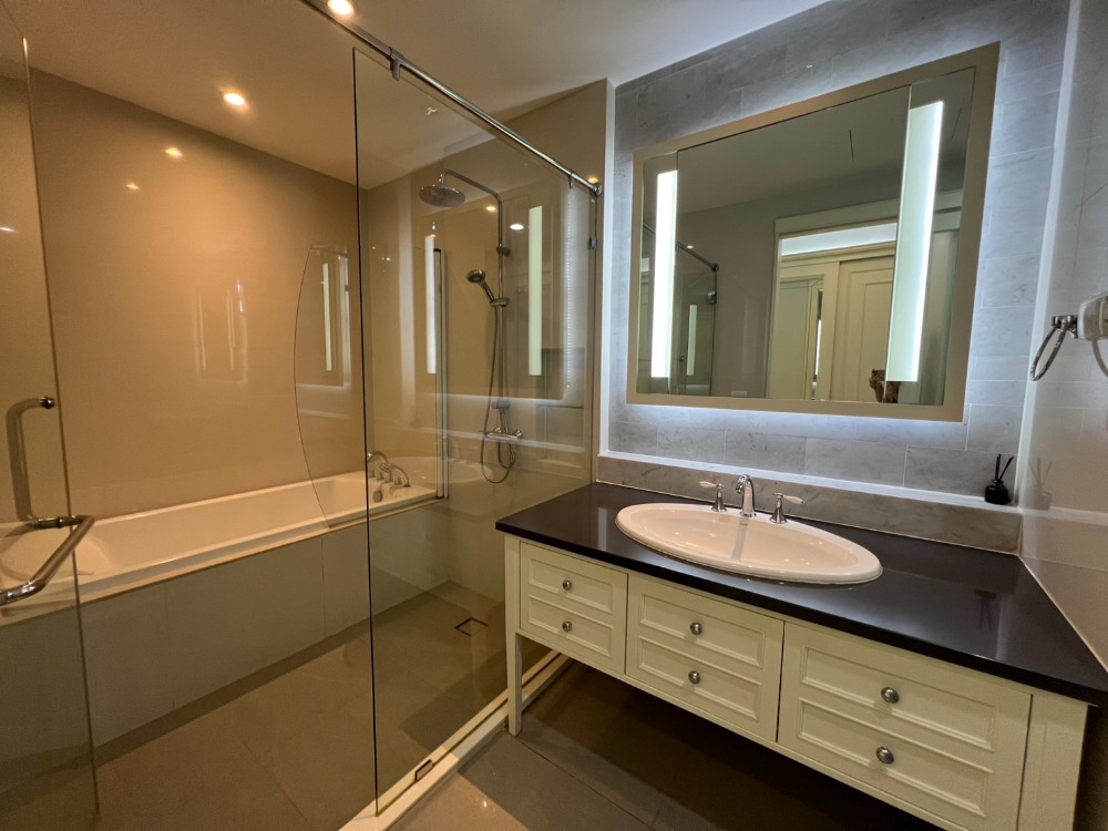 For SaleCondoSukhumvit, Asoke, Thonglor : The most beautiful view in the building!!! High floor, very beautiful room, view of the Chao Phraya River and Bang Krachao Park✨Bright 24✨3 bedrooms, 3 bathrooms, size 162.16 sq m, near BTS Phrom Phong Tel.0982645161