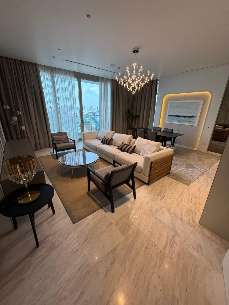 ให้เช่าคอนโดสาทร นราธิวาส : LTH11345-Four Seasons Private Residences FOR RENT Size 250 sqm. 3 beds 3 baths Near BTS Saphan Taksin Station ONLY 350K/Month