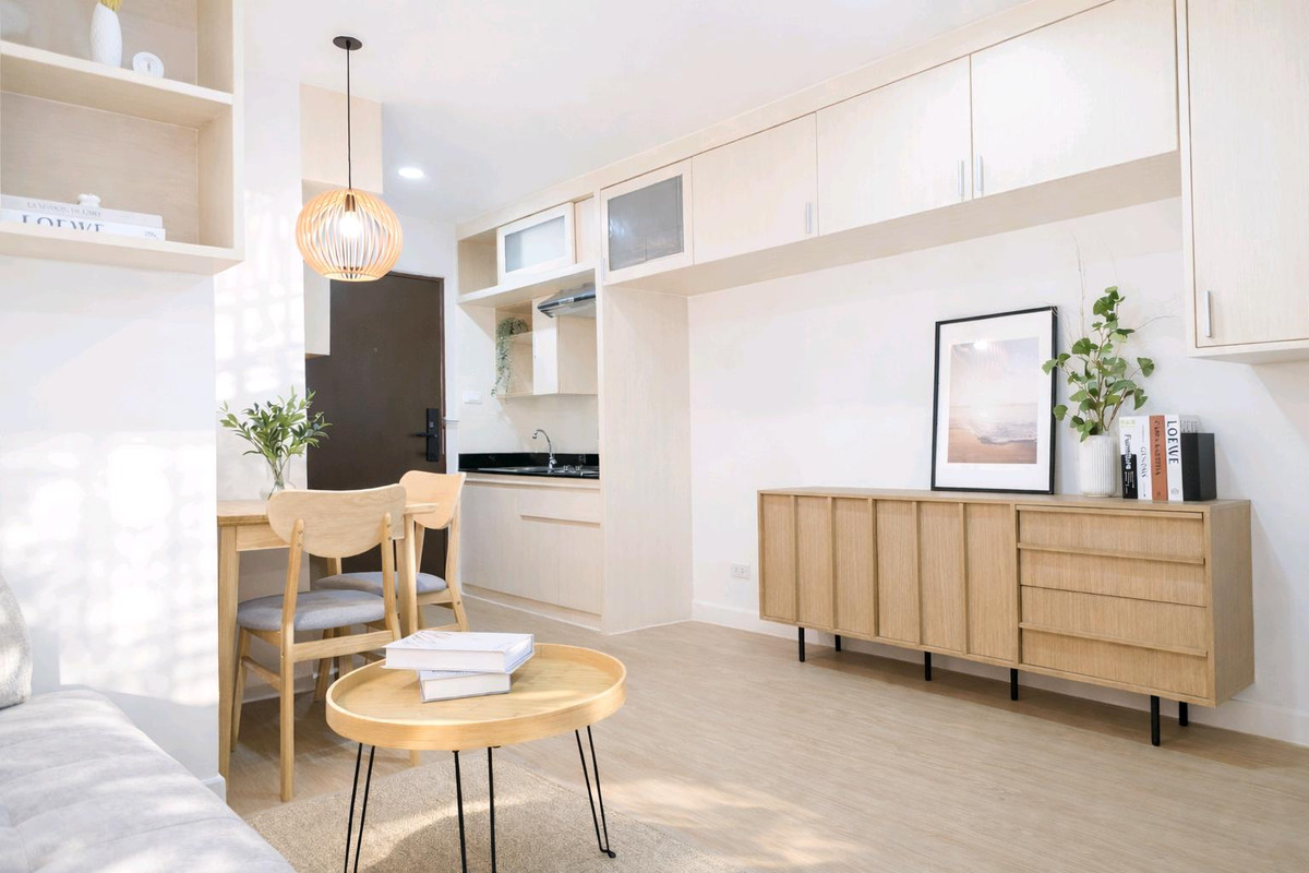 For SaleCondoOnnut, Udomsuk : 🌷Here it is, end of month with the cutest room🌷 Installment starts at only 7,xxx baht🌈Fully furnished, just bring your bags and youre ready to move in🏠