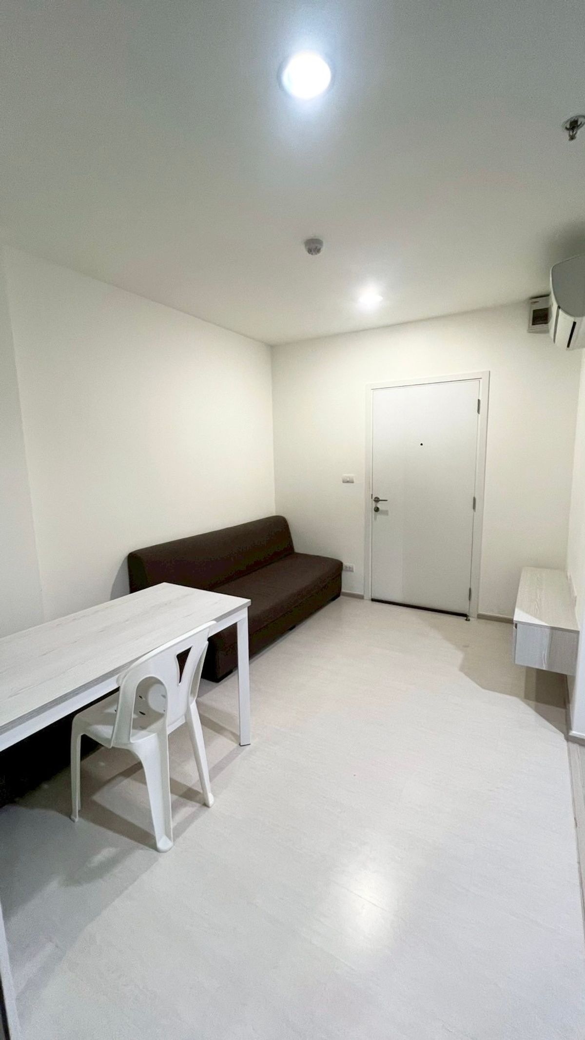 ให้เช่าคอนโดสมุทรปราการ สำโรง : เช่าคอนโด Aspire Erawan ( One Bed Plus ) ห้องกว้าง ลมดีมาก เฟอร์นิเจอร์ครบๆ  ส่วนกลางจัดเต็ม ติดBTSเอราวัณ  / โทร 099-149-5164