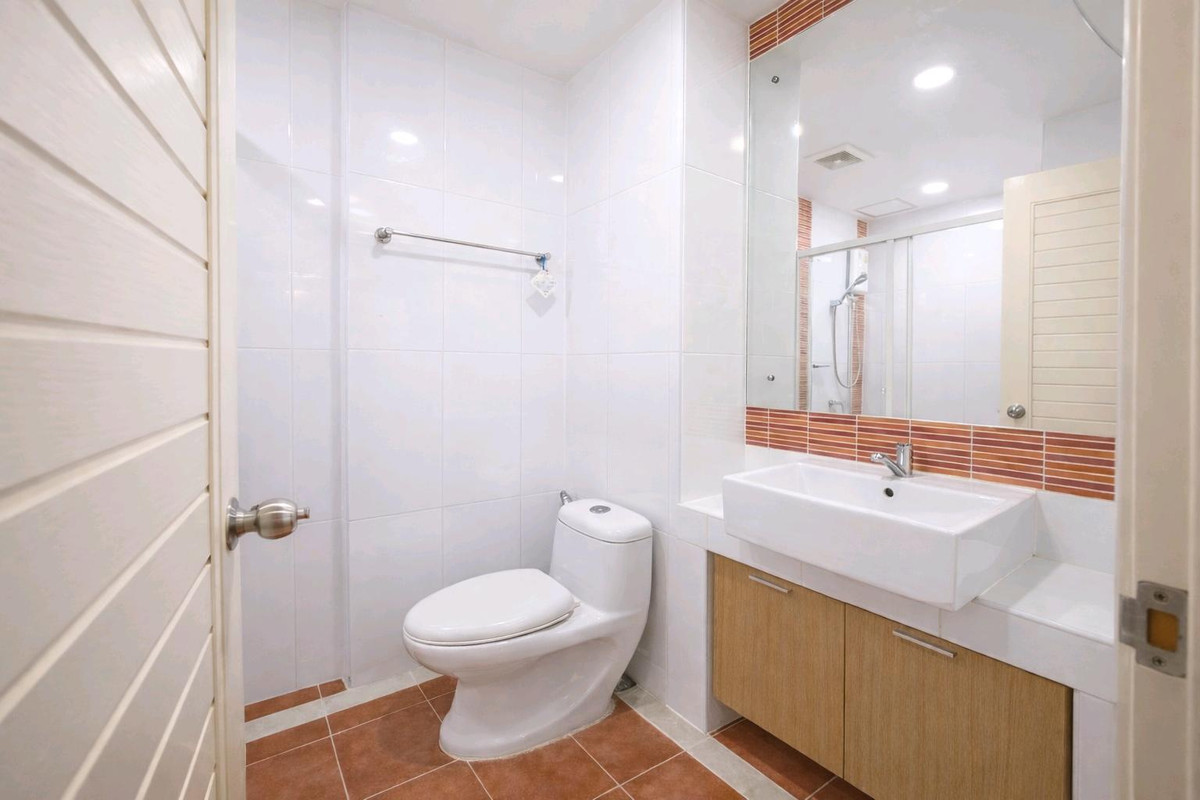 For SaleCondoOnnut, Udomsuk : 🌷Here it is, end of month with the cutest room🌷 Installment starts at only 7,xxx baht🌈Fully furnished, just bring your bags and youre ready to move in🏠