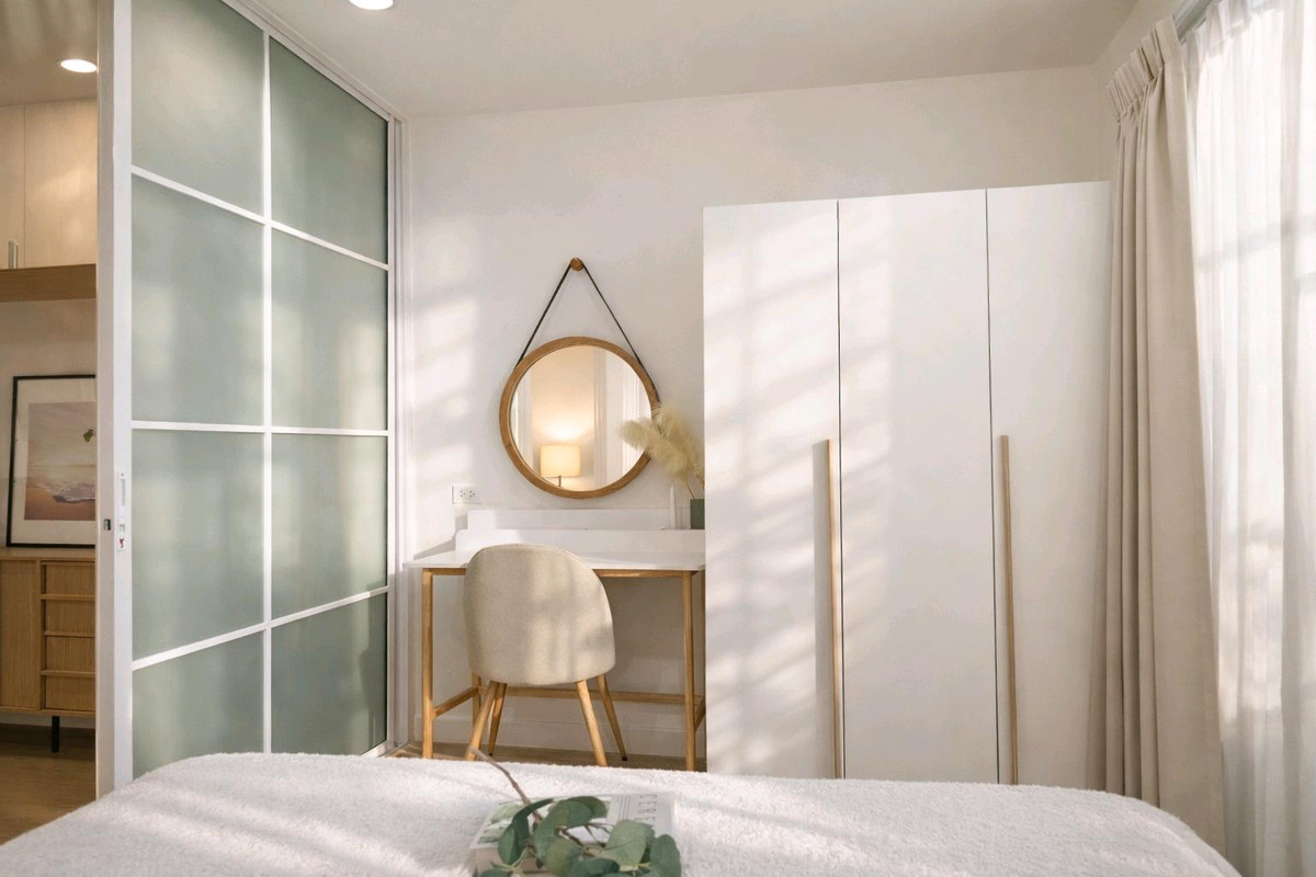 For SaleCondoOnnut, Udomsuk : 🌷Here it is, end of month with the cutest room🌷 Installment starts at only 7,xxx baht🌈Fully furnished, just bring your bags and youre ready to move in🏠