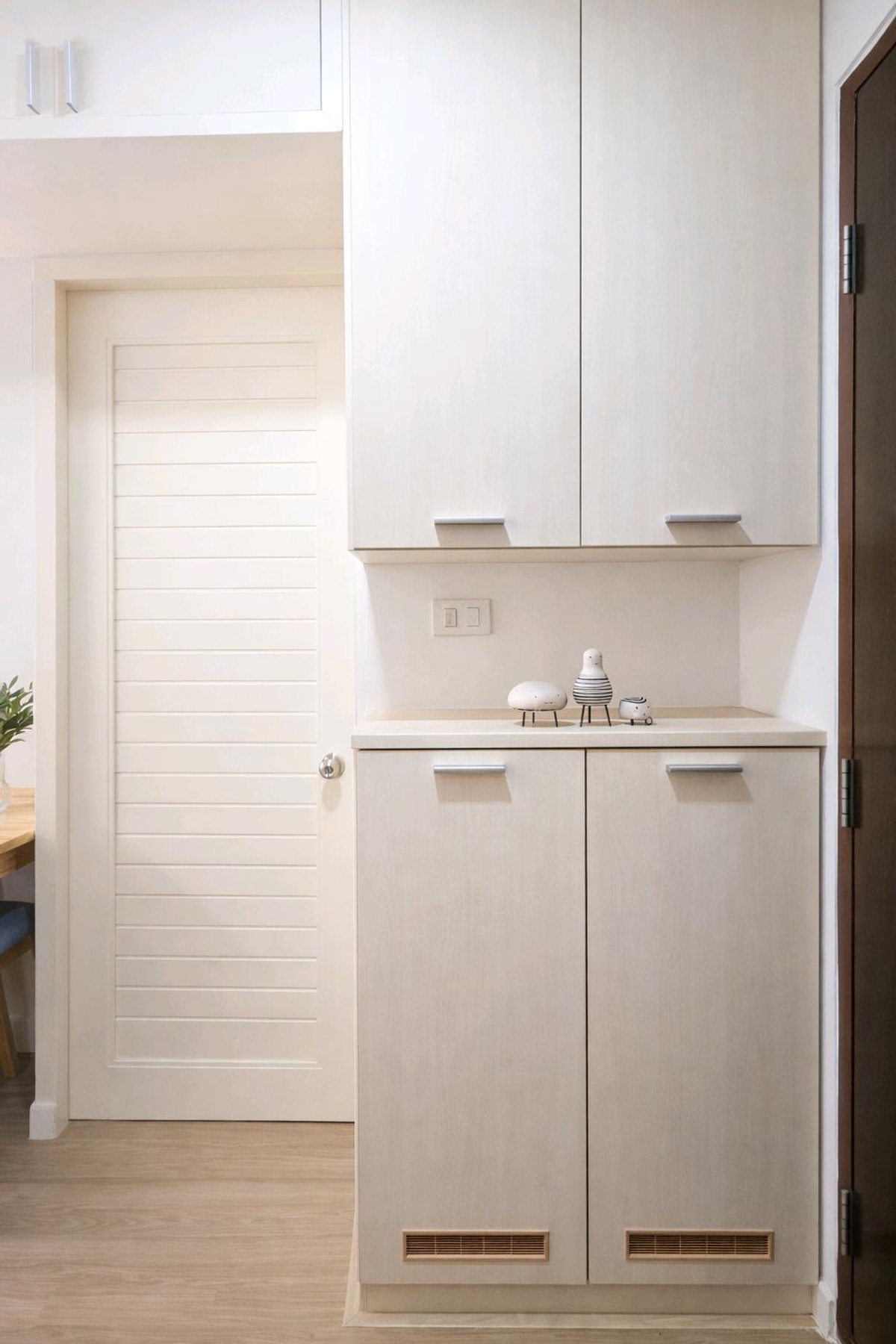 For SaleCondoOnnut, Udomsuk : 🌷Here it is, end of month with the cutest room🌷 Installment starts at only 7,xxx baht🌈Fully furnished, just bring your bags and youre ready to move in🏠