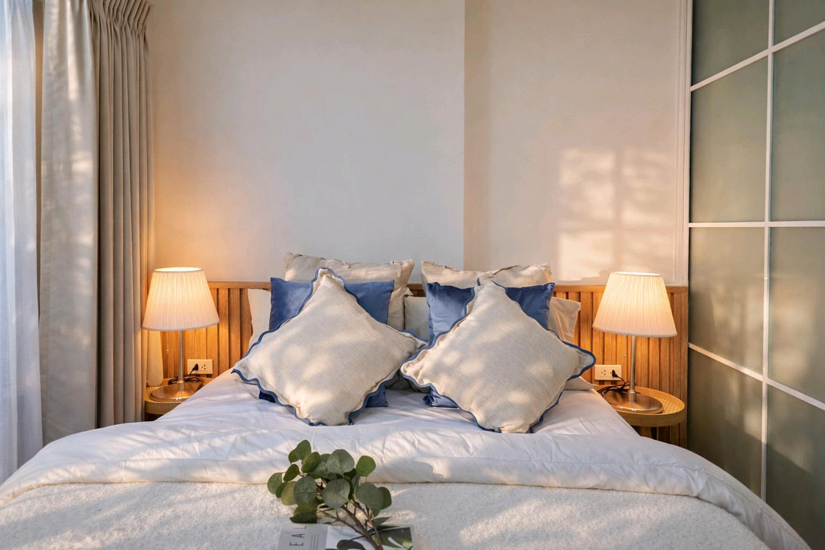 For SaleCondoOnnut, Udomsuk : 🌷Here it is, end of month with the cutest room🌷 Installment starts at only 7,xxx baht🌈Fully furnished, just bring your bags and youre ready to move in🏠