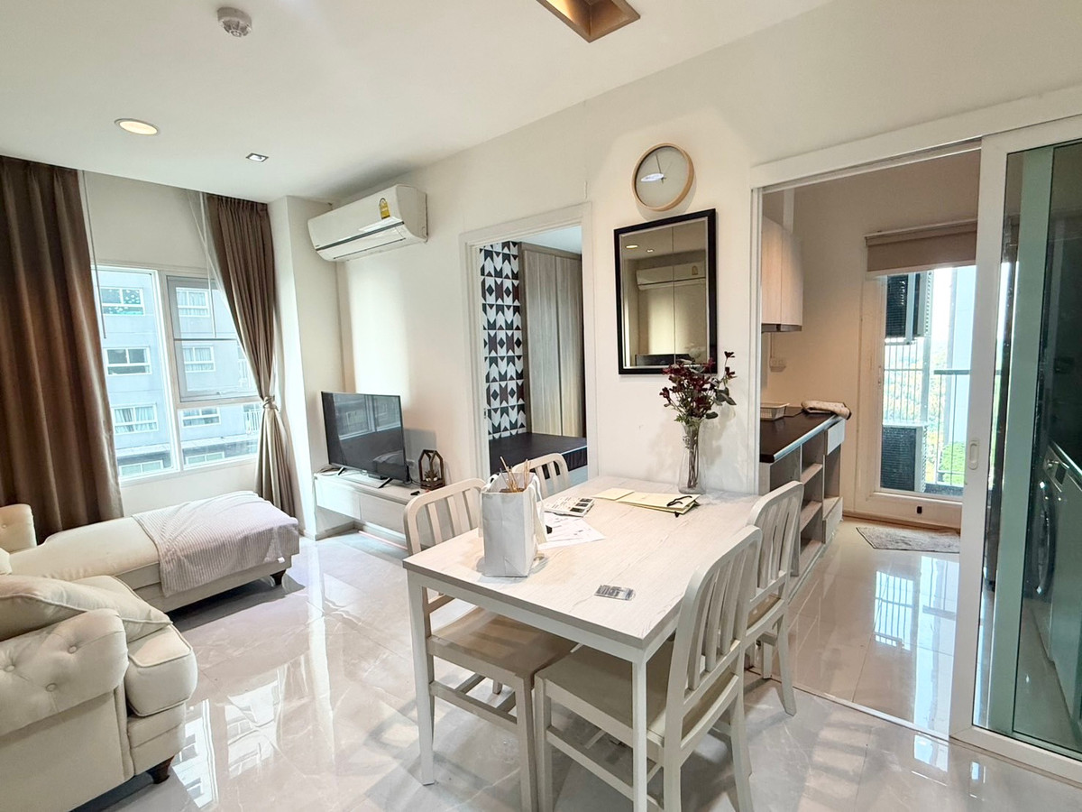 For RentCondoSamut Prakan,Samrong : ASPIRE ERAWAN condo rental, next to BTS Erawan, very beautiful room, never rented Built -in, full of all furniture chandeliers Full central / call 099-149-5164