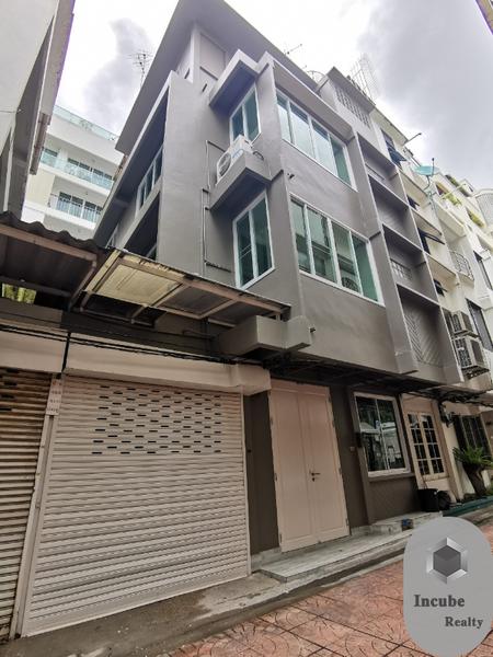 For SaleTownhomeSilom, Saladaeng, Bangrak : Townhouse For Sale in Silom, Bang Rak Bangkok 4 Bedroom 20 sq.wa