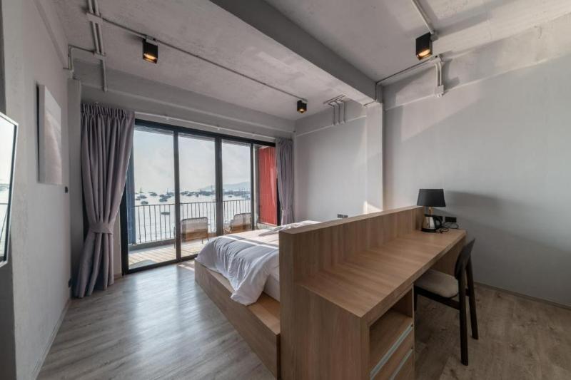 For SaleHotel&Apartment BusinessPhuket : Hotel for sale next to Phuket beach, 46 rooms, Land size 1 rai