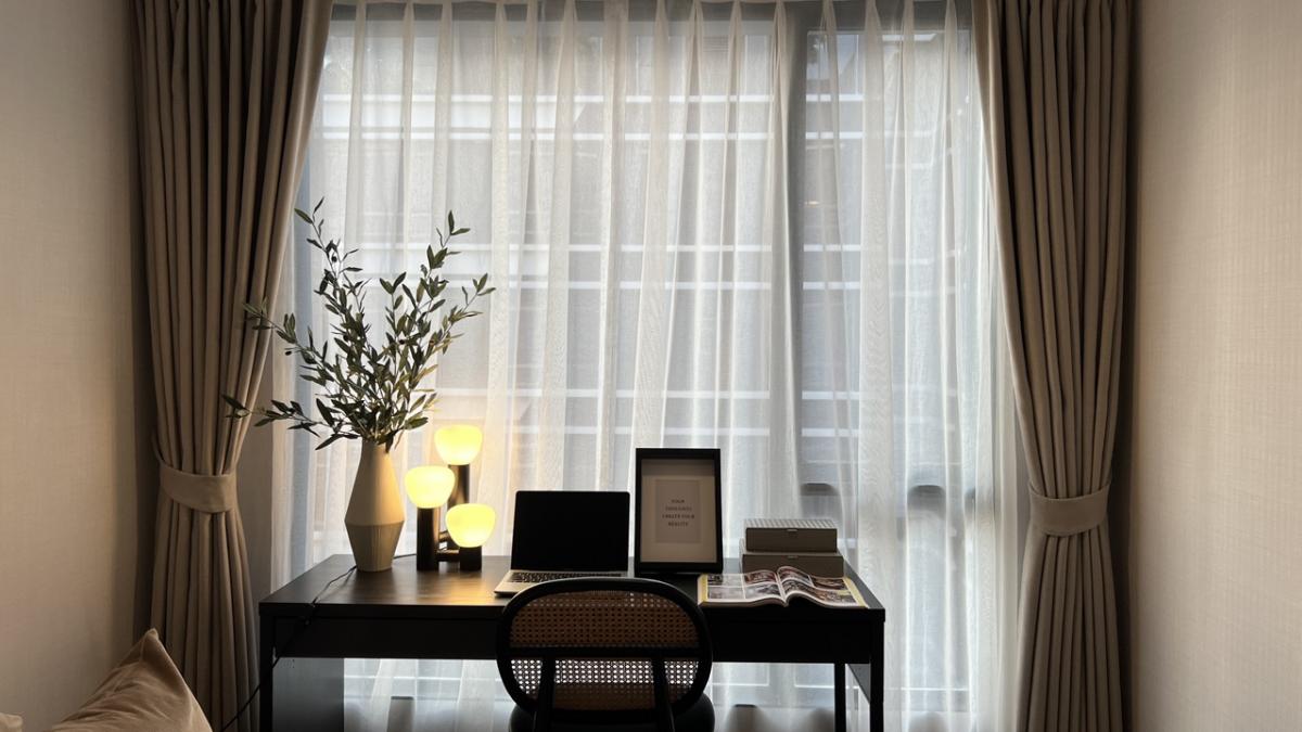 For SaleCondoSukhumvit, Asoke, Thonglor : Beautiful room, fully furnished, free built-in, 2 bedrooms, 2 parking spaces, free transfer fee, BTS Ekkamai 600 M.