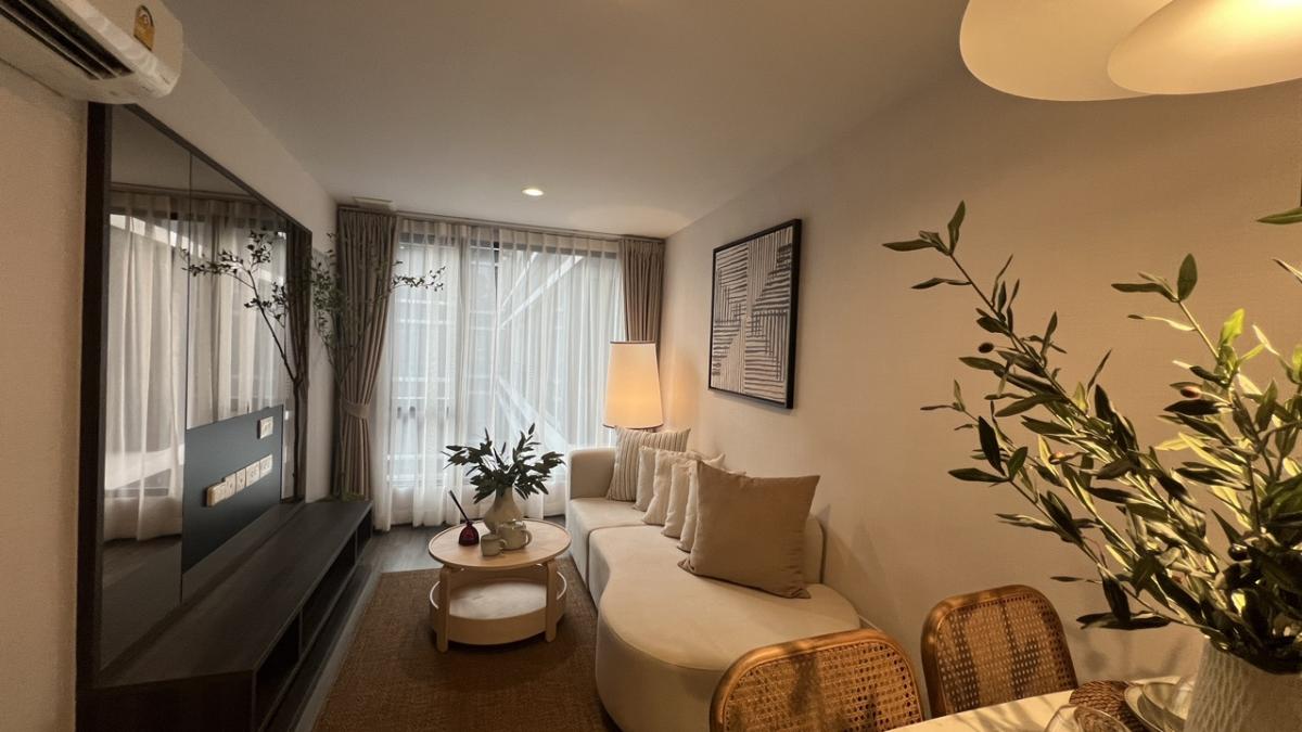 For SaleCondoSukhumvit, Asoke, Thonglor : Beautiful room, fully furnished, free built-in, 2 bedrooms, 2 parking spaces, free transfer fee, BTS Ekkamai 600 M.