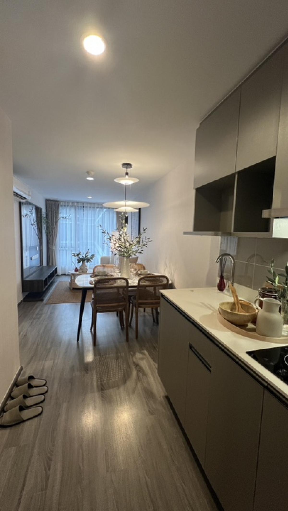 For SaleCondoSukhumvit, Asoke, Thonglor : Beautiful room, fully furnished, free built-in, 2 bedrooms, 2 parking spaces, free transfer fee, BTS Ekkamai 600 M.