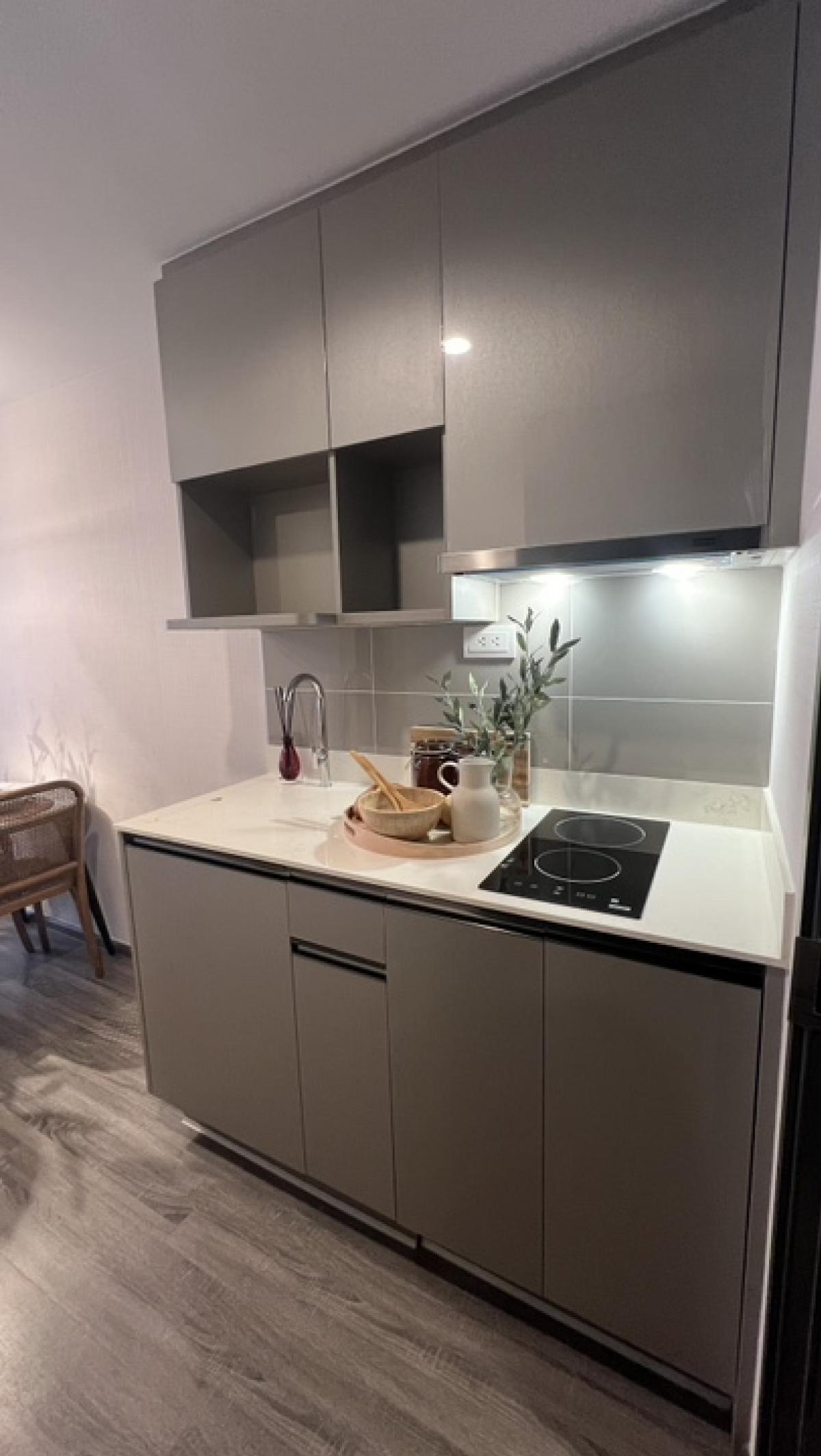 For SaleCondoSukhumvit, Asoke, Thonglor : Beautiful room, fully furnished, free built-in, 2 bedrooms, 2 parking spaces, free transfer fee, BTS Ekkamai 600 M.