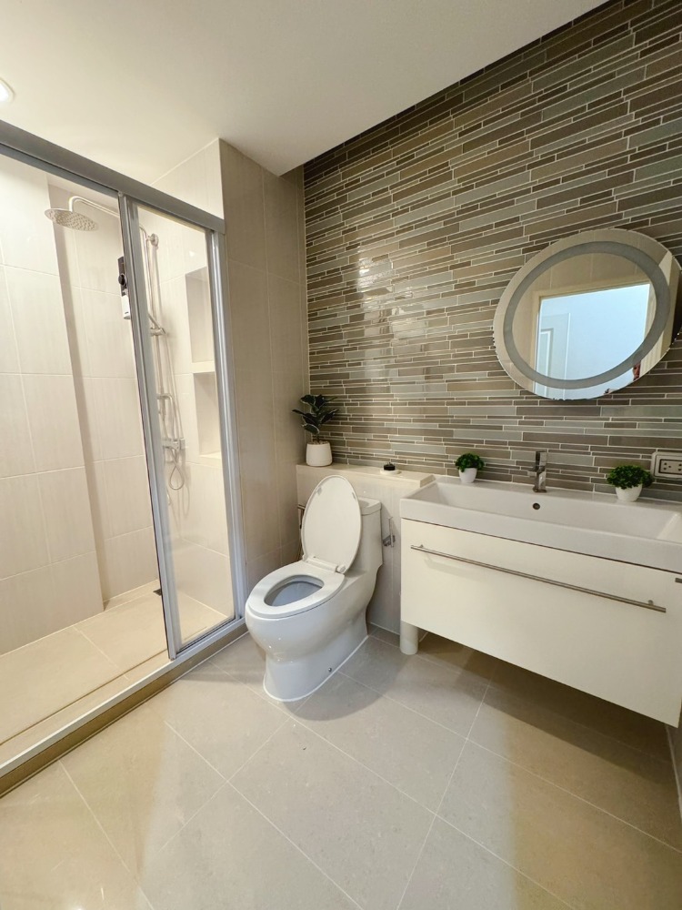 For SaleCondoLadprao, Central Ladprao : Urgent sale! 🔥 Life@Ladprao 18🔥 Condo in a great location, very beautiful room, newly renovated, 2 large bedrooms, dont miss it!