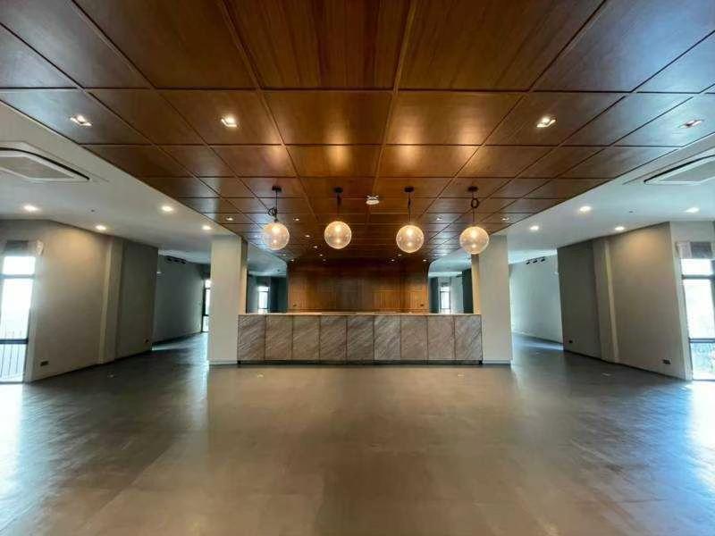 For RentRetail SpaceRatchathewi,Phayathai : Space for rent, near BTS Victory Monument.